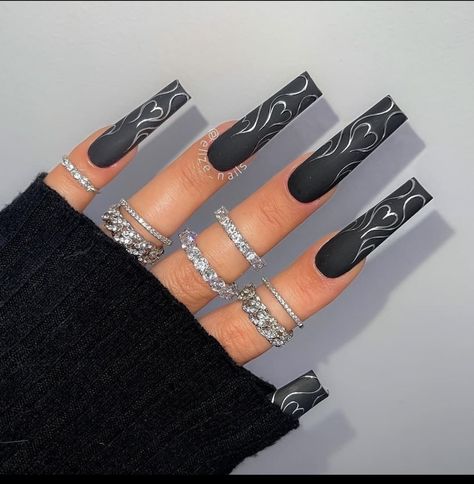 Silver Heart Nails, Gray Nail Ideas Acrylic, Black To Black, Gotik Tattoo, Black And White Nail, Grey Acrylic Nails, Concert Nails, Shiny Nails Designs, Horror Nails