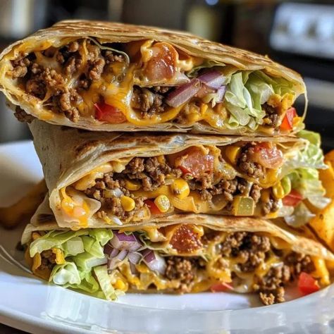 Homemade Crunch Wrap Supreme – Tasty Recipes Crunchwrap Casserole, Finger Sandwich Recipes, Tacos Ideas, Tostada Shells, Big Mac Tacos, Mac Tacos, Homemade Crunchwrap, Cheeseburger Wraps, Nachos Supreme