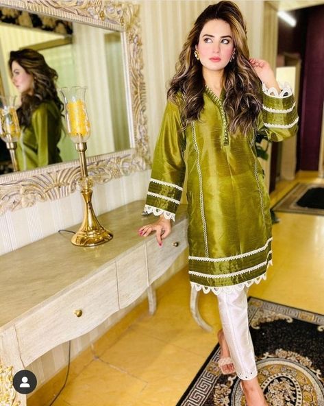 Plain Suits Design, Colorful Dupatta, Eastern Clothes, Organza Tops, Plain Suits, Plain Suit, Shirt Patterns, Velvet Dress Designs, Latest Dress Design