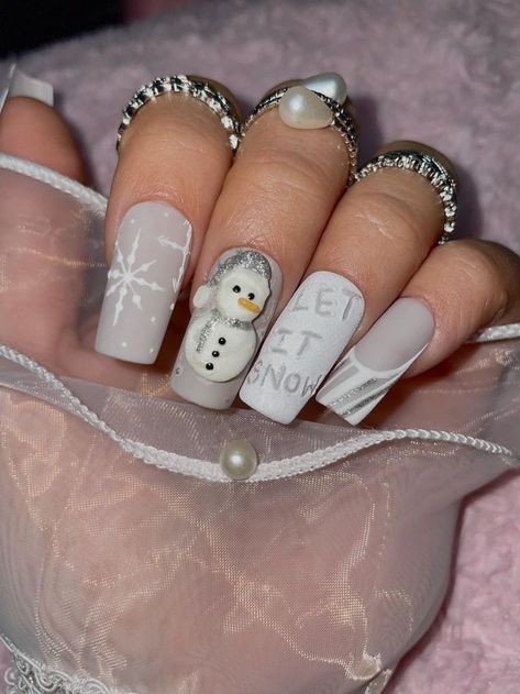 #christmasnails #holidaynails #festivenails #nailart #nailinspiration #naildesigns #christmasnailart #holidaynailart #nailsofinstagram #nailsoftheday #nailsoftheweek #nailsofchristmas #nailtrends #nailgoals #naillove Grey Nails Christmas, Christmas 3d Nails, White Grey Nails, Christmas Snowman Nails, Snowman Nails Design, Christmas Nails Snowman, 3d Christmas Nails, Christmas Nails White, Grey Christmas Nails