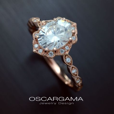 #ovalengagementring #pink #rose #gold #rosegold #diamonds #bridal #haloring #love #fashion #anillo #diamantes #bodas #compromiso #novias Oval Halo Engagement Ring, Vintage Inspired Engagement Rings, Engagement Rings Vintage Halo, Engagement Ring Vintage, Cvd Diamond, Diamond Engagement Rings Vintage, Moissanite Wedding Bands, Vintage Engagement, Designer Engagement Rings