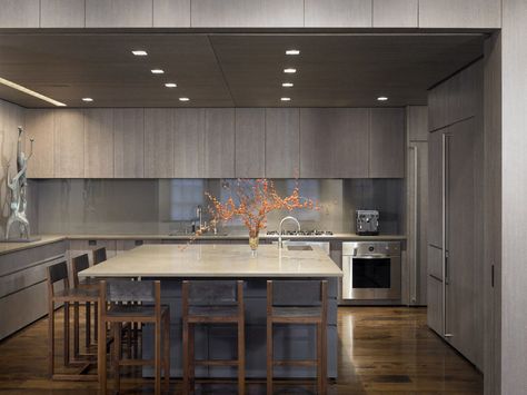 Square Island, Tribeca Loft, Kitchen New York, Square Kitchen, Large Kitchen Island, Loft Modern, Kitchen Design Modern White, Kitchen Island With Seating, Backsplash Designs