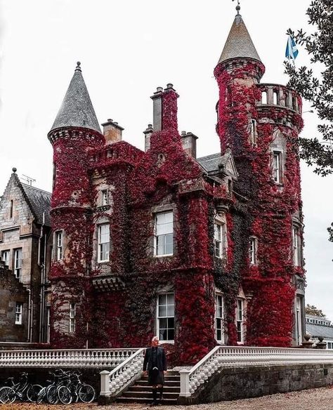 Haunted House Inspiration, Best Of Scotland, Castle Scotland, Building Photography, Unusual Buildings, Castles In Scotland, Scotland Castles, Scotland Highlands, Scottish Castles