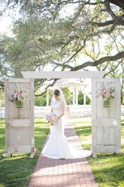 Vintage Old Door Wedding Backdrops #weddings #weddingideas #rusticweddings #weddinginspiration #countrywedding Old Doors Wedding, Outdoor Country Wedding, Wedding Doors, Wedding Decor Photos, Wedding Entrance, Vintage Wedding Decorations, Outdoor Wedding Decorations, Ceremony Arch, Shabby Chic Wedding