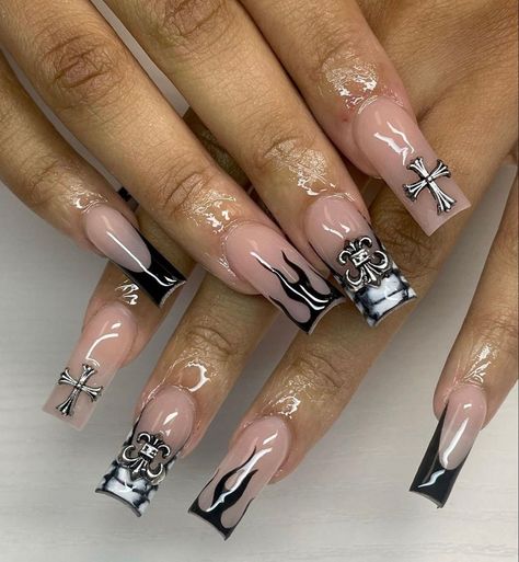 Black And White Chrome Heart Nails, Black White And Chrome Nails, Chrome Black And White Nails, Black White Chrome Nails, Black Chrome Nails Short, Chrome Croc Nails, Square Acrylic Nails Black And White, Black And White Bling Nails, Chrome Birthday Outfit