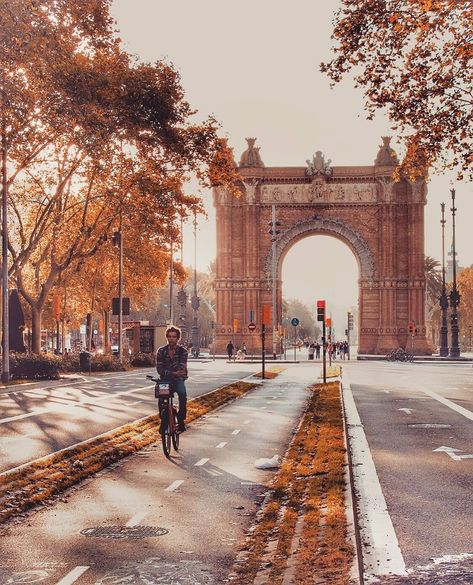 160 tykkäystä, 0 kommenttia - Barcelona × Catalunya × Spain (@barcelona.online) Instagramissa: ”Photo by 📸 @mglenriquez 👏⠀ ⠀ 📲 Website: www.barcelonaeasy.com⠀ 📲 Transfer: www.barcelonadriver.com⠀…” Barcelona Autumn, Barcelona Trip, Morning Ride, Catalunya Spain, Visit Barcelona, Spain Barcelona, Winter 23, Autumn Morning, Barcelona Travel