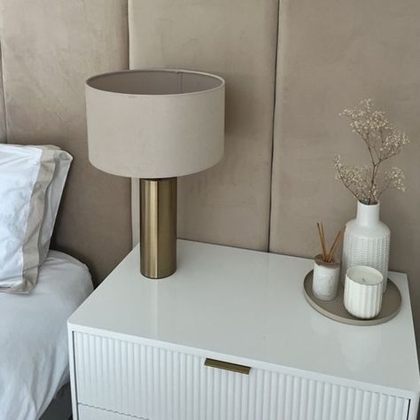 Gold And Beige Bedroom Decor, Cream Gold And White Bedroom, Beige Girly Bedroom, Bedroom Inspirations Gold Accents, Beige Decor Bedroom, Beige Bedroom Ideas Modern, Cosy Beige Bedroom, Beige And Gold Bedroom Ideas, Beige House Interior