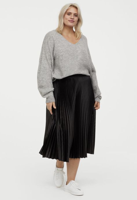 Pleated Midi Skirt Outfit, Long Floral Skirt, Fancy Shirt, Midi Skirt Outfit, Plus Size Skirts, Formal Style, Pleated Midi Skirt, Skirt Black, Comfortable Outfits