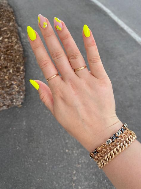 Neon yellow nails with flower design, matte nails, diamond flower nails Flower Gel Nails, Nails With Flower Design, Cute Summer Nail Ideas, Hottest Nail Trends, Neon Yellow Nails, Evil Eye Nails, Neon Nail Designs, Cute Summer Nail Designs, Yellow Nails Design