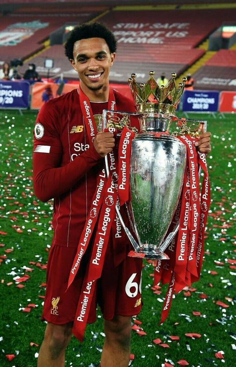 Trent Alexander-Arnold holding the Premier League Title Cup. Liverpool Football Team, Liverpool Football Club Players, Trent Arnold, Liverpool Club, Liverpool Champions League, Liverpool Anfield, Liverpool Premier League, Liverpool Champions, Liverpool Soccer