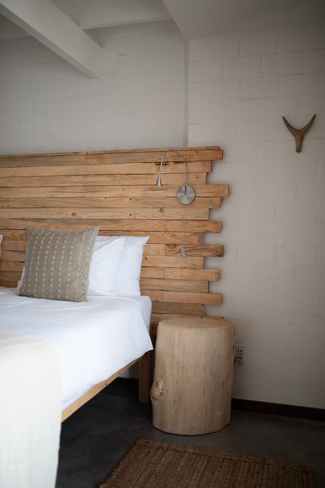 Detached Headboard Ideas, Wooden Headboard Design, Wood Plank Headboard, Hotel Headboard, Plank Headboard, Diy Bed Headboard, Diy Wood Headboard, Headboard Wood, Design Ložnic