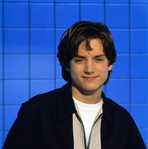 Elijah Wood 90s, Elija Wood, Lotr Cast, Frodo Baggins, Elijah Wood, Mysterious Girl, The Shire, Orlando Bloom, Dark Lord