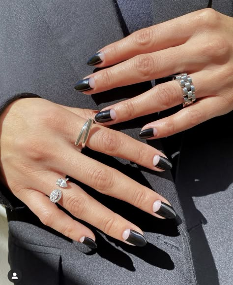 Black Reverse French Nails, Basic Manicure, Reverse French Nails, Black French Tip Nails, Vampy Nails, Half Moon Manicure, Make Nails, Clear Nail Designs, Reverse French