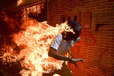 Photo Journalism, Man On Fire, World Press, Photo Awards, West London, Press Photo, African American Women, Kourtney Kardashian, Photojournalism