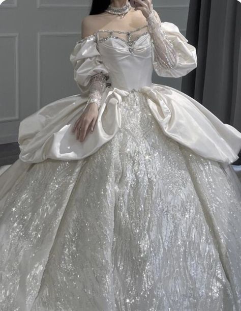 Stunning Cocktail Dress Classy, Quinceanera Gloves, Princess Ball Gowns Fantasy Fairytale, White And Pink Wedding Dress, Royalcore Outfit, Royalcore Dress, Ball Gown Aesthetic, Weading Dress, Victorian Dress Gown