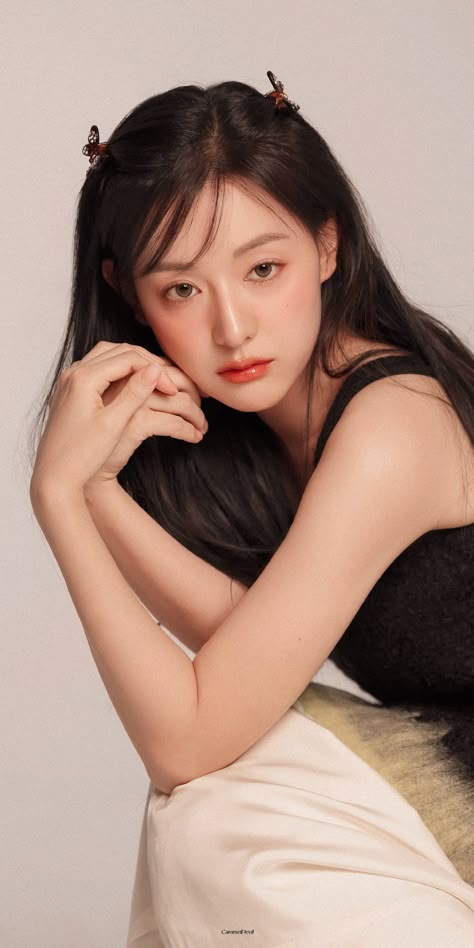 Eyebrow For Round Face, Korean Beauty Standards, Forever My Girl, Kim Jiwon, Flower Model, Yoona Snsd, Actress Wallpaper, Kim Ji Won, Beauty Standards