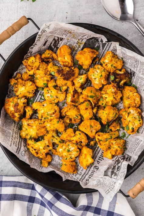 Baked Cauliflower Recipe, Spicy Roasted Cauliflower, Cauliflower Side Dish, Roasted Cauliflower Recipe, Oven Roasted Cauliflower, Spicy Cauliflower, Roasted Cauliflower Recipes, Cauliflower Recipe, Cauliflower Bites