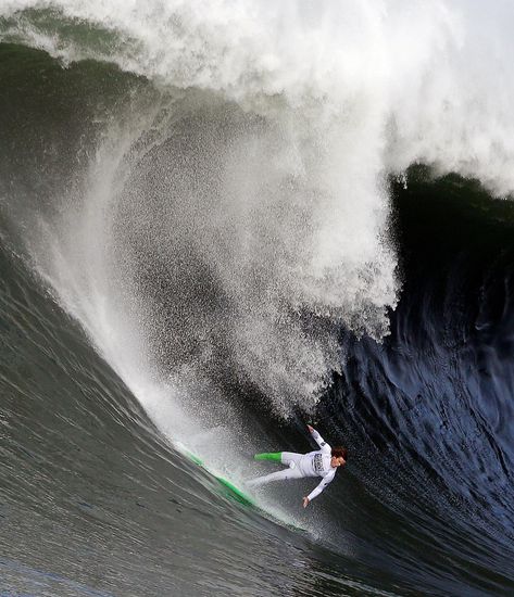 Mavericks surf contest gets the go-ahead Surf Competition, World Surf League, Mavericks Surfing, Big Wave Surfing, Sea Storm, Huge Waves, Surfing Photos, Surfing Pictures