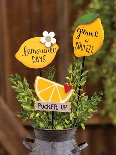 Lemon Party Decorations, Plant Pokes, Christmas Bazaar Crafts, Lemon Diy, Lemonade Decor, Lemon Plant, Lemon Crafts, Lemon Kitchen Decor, Kitchen Ornaments