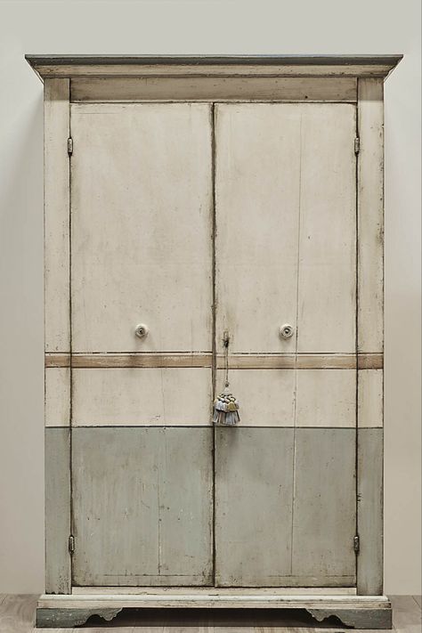 Rustic Painted Furniture, Italian Style Furniture, Armoire Makeover, Painted Armoire, Antique Wardrobe, Barn Kitchen, French Bedroom, Italian Home, Primitive Furniture