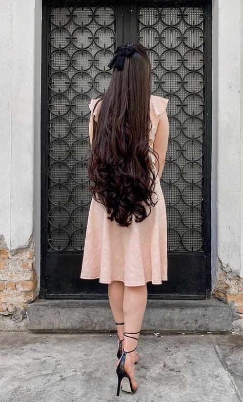 Hair Manifestation, Beautiful Gown Designs, Long Shiny Hair, Growing Strong, Long Silky Hair, Summer Haircuts, Girl Dpz, Really Long Hair, Long Hair Wedding Styles