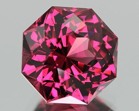 4.41 ct. True Umbalite Garnet, Bubblegum Pink, Color-Shift to Orangish-Pink, Master Cut VVS Near Flawless Malaya Garnet, Pink Garnet, Raw Stone Jewelry, Faceted Design, Ankle Jewelry, Pink Bling, Faceted Gems, Cute Engagement Rings, Red Diamond