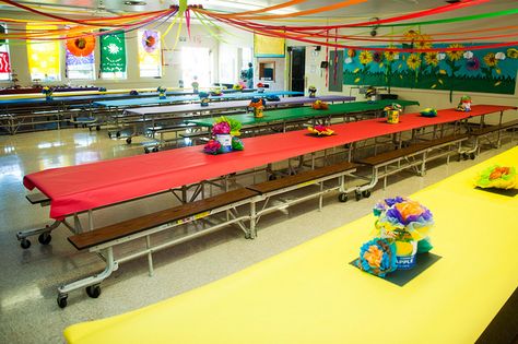 A school in Long Beach, CA sets up their school cafeteria for a PTA Family Reading Experience! A great way to get families together and reading this spring! School Lunchroom, School Dance Decorations, School Cafeteria Decorations, School Cafe, Cafeteria Design, Nutrition Classes, School Carnival, School Cafeteria, Lunch Room