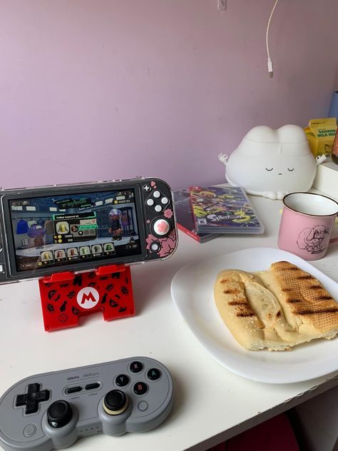 Handheld Aesthetic, Switch Lite Aesthetic, Nintendo Switch Lite Aesthetic, Nintendo Switch Splatoon, Old Aesthetic, Nintendo Lite, Gaming Aesthetic, Miniature Gaming, Splatoon 3