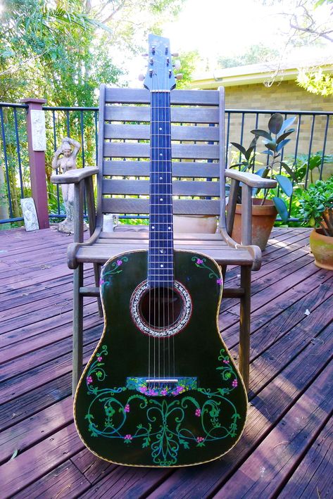 Hand painted Guitar Floral vines with Purple Pink flowers, https://www.koalatyjewelry.com/ Hand Painted Acoustic Guitar, Hand Painted Guitar, Painted Guitars, Painted Guitar, Black Acoustic Guitar, Guitar Artwork, Pink Guitar, Character Vibes, Guitar Painting