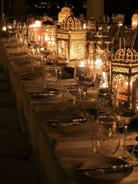 Moroccan Table Lamps, Arabic Dinner Table, Arabian Nights Dinner Party, Arabic Table Setting, Moroccan Table Decor, Arabian Party Decorations, Arabic Theme Party, Moroccan Tablescape, Arabian Night Theme