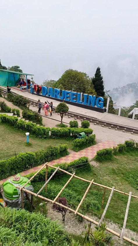 Darjeeling Snap, Darjeeling Aesthetic Photos, Darjeeling Photography, Darjeeling Aesthetic, Rosé Snapchat, Snapchat Photos, Airplane Window View, Diwali Pictures, Travel Life Hacks