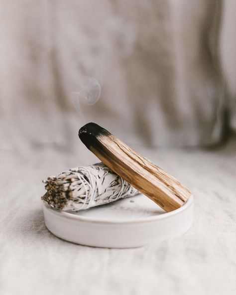 Palo Santo Aesthetic, Palo Santo Smudging, November Mood, Crystal Background, Zen Life, Ceramic Ideas, Crystals In The Home, White Sage, Madewell