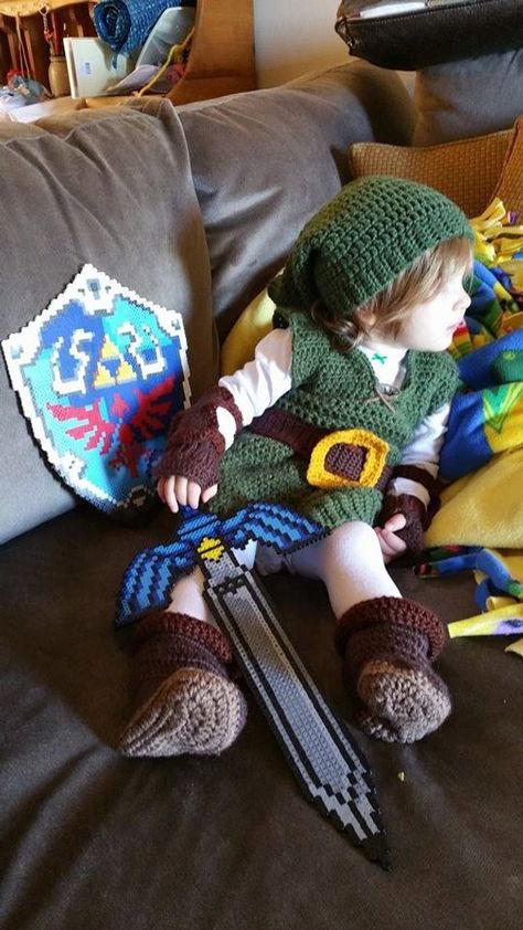 Legend of Zelda Link Costume Crochet Pattern. Available in multiple sizes. Zelda Crochet, Princess Zelda Costume, Zelda Pattern, Zelda Costume, Link Hat, Link Costume, Crochet Pour Halloween, Crochet Costumes, Christmas Crochet Pattern