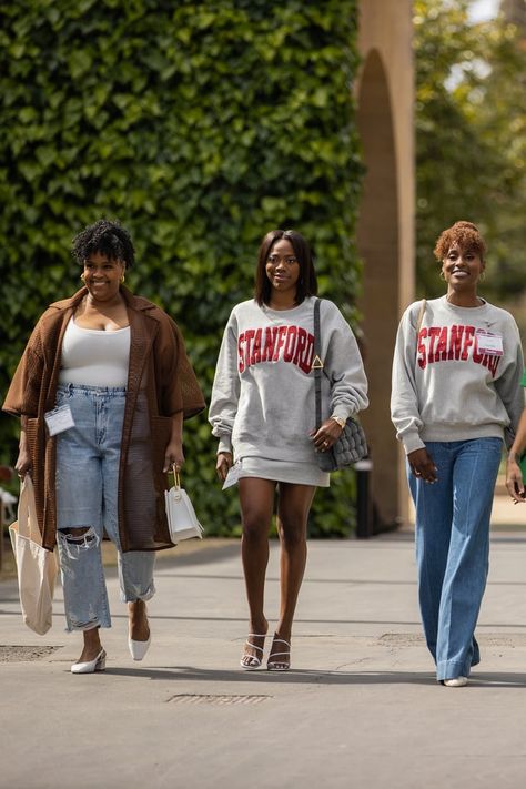 Insecure: Who Are the Cast Dating? Issa Dee Insecure Outfits, Insecure Issa Outfits, Insecure Show Outfits, Insecure Issa Rae Aesthetic, Insecure Hbo Fashion, Issa Rae Insecure Outfits, Insecure Tv Show, Hbo Insecure, Insecure Outfits