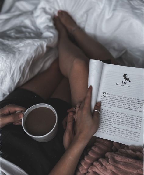 Read Together Couple, Couples Reading Aesthetic, Couple Reading In Bed Aesthetic, Reading Together Couple, Couple Reading In Bed, Couple Snuggling Couch, In Bed With You, Reading Couple Aesthetic, Man Reading To Woman