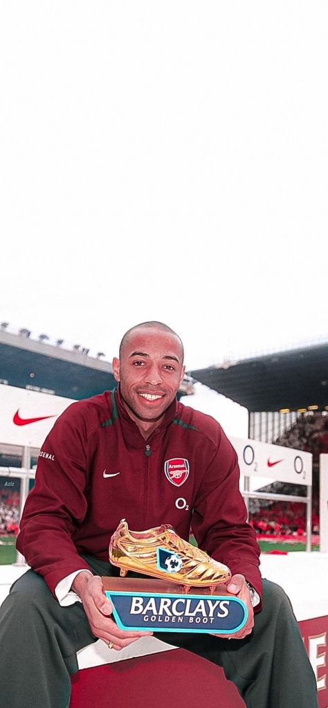 Thierry Henry Wallpaper, Henry Wallpaper, Thierry Henry Arsenal, Arsenal Fc Players, Football Heritage, Soccer Photography, Thierry Henry, Soccer Inspiration, Arsenal Players