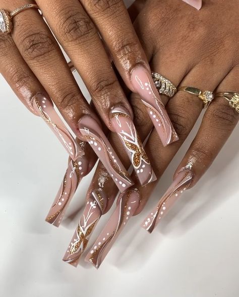 90s Nails Brown, Brown Freestyle Nails Acrylic, Curved 90s Nails, 90s Nails Acrylic, Pink And Brown Nails, Gold Freaknik Nails, 90s Nail Designs, 90s Curved Nails Long, Xl Gold Acrylic Nails