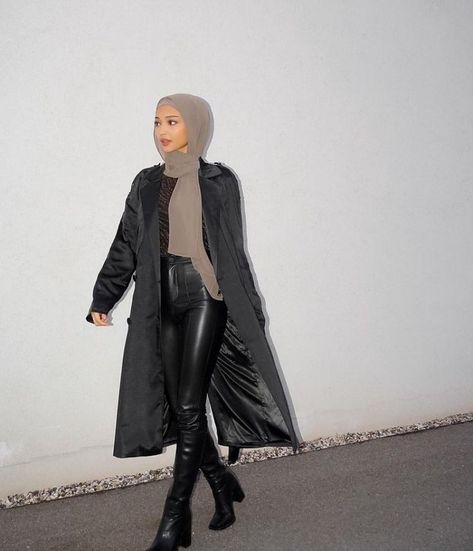 Hijab Inspiration, Modest Women, Eid Outfits, Muslim Fashion Hijab Outfits, Shiny Pants, Muslim Women Hijab, Muslim Fashion Hijab, Leather Pant, Hijabi Fashion