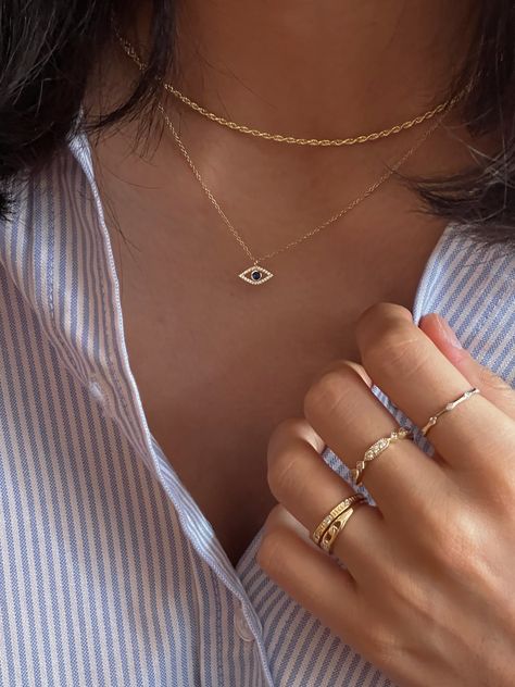 Evil Eye Jewelry Aesthetic, Necklace Stack Aesthetic, Aesthetic Gold Necklace, Gold Necklace Stack, Necklaces Trendy, Necklace Evil Eye, Necklace Stack, Evil Eye Necklace Gold, Protection Jewelry