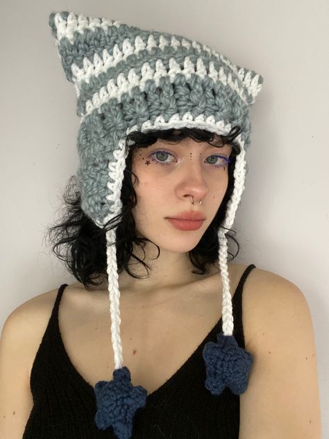 Blue Graphic Makeup, Graphic Makeup Looks, Selfie Photography Ideas, Crochet Headwear, Fuzzy Cat, Cat Hats, Aesthetic Star, Crochet Outfit, Graphic Makeup