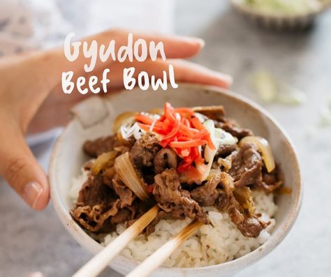 Gyudon, Japanese beef bowl is delicious, and protein-packed Japanese fast food. You can make it authentically at home with step by step photos & a video Beef Donburi Recipe, Beef Gyudon, Gyudon Recipe, Donburi Recipe, Recipe Japanese, Japanese Beef, Fluffy Rice, Beef Bowls, Bawang Bombay