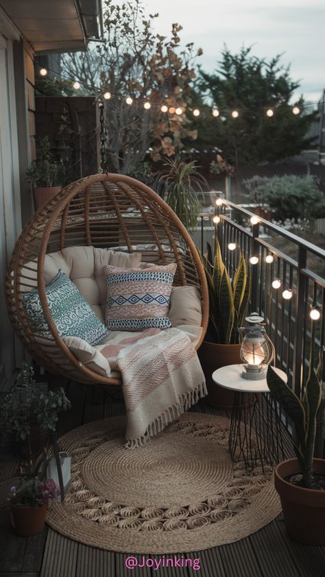 Hanging Chair Balcony, Cool Balcony Ideas, Swings In Balcony, Indoor Balcony Ideas, Cozy Balcony Ideas, Diy Backyard Projects, Simple Decor Ideas, Simple Side Table, Project Furniture