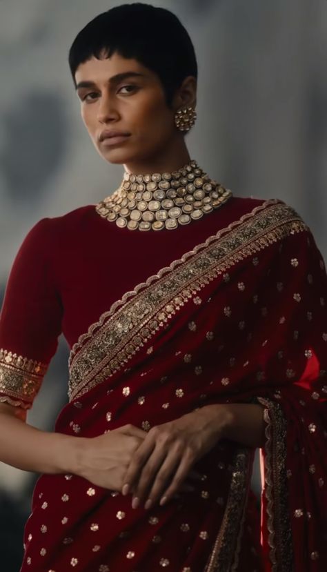 Red Sabyasachi Saree, Nepali Bridal Saree, Sabyasachi Sarees Brides, Sabyasachi Red Saree, Deepika Padukone Sabyasachi, Bridal Red Saree, Red And Black Lehenga, Red Saree Bridal, Red Banarasi Saree