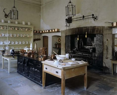 Saltram Manor kitchen late 1700s except for 1800s oven.  Can A Stunning Greek Revival Home Be Revived After A Hideous Kitchen Remuddle? Historic Kitchen, Greek Revival Home, Kitchen Technology, Victorian Kitchen, Greek Revival, French Cottage, Old Kitchen, Country House Decor, Retro Kitchen