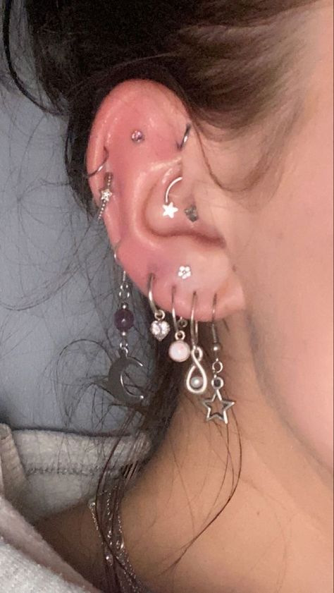 Ušný Piercing, Ear Peircings, Piercings Ideas, Cool Ear Piercings, Pretty Ear Piercings, Cartilage Piercings, Cool Piercings, Cute Ear Piercings, Cute Piercings