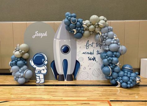 First Trip Around The Sun Birthday Table Decor, Astronaut Themed Party, Space Theme Birthday Backdrop, Astronaut Birthday Decoration, First Birthday Astronaut Theme, Astronaut Birthday Theme Decor, Outer Space Balloon Garland, Space 1st Birthday Party Decorations, Space Birthday Backdrop