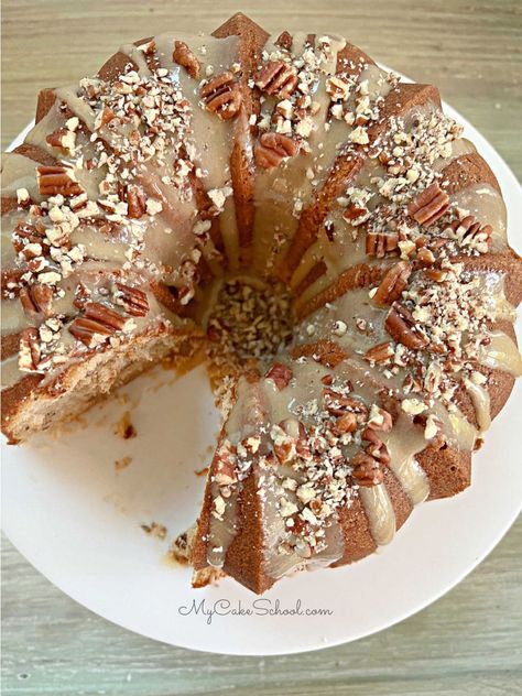 Pecan Caramel Bundt Cake Caramel Apple Bundt Cake, Praline Glaze, Apple Bundt Cake Recipes, Sweet Potato Pound Cake, Maple Cake, Banana Bundt Cake, Banana Bundt, Apple Bundt Cake, Apple Glaze