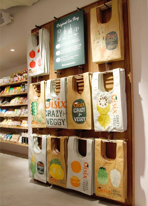 Bag Display Retail, Eco Bag Design, Ryo Takemasa, Vegetable Shop, Grocery Store Design, Eco Store, Supermarket Design, Fruit Shop, Astuces Diy