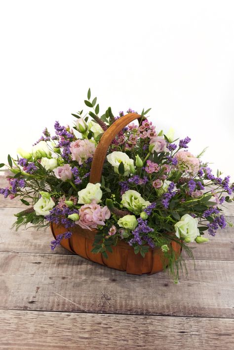 Basket arrangement #ammiflowersdevizes #basketofflowers #springflowers #basketarrangement Trug Flower Arrangements, Diy Flower Basket, Basket Arrangement, Basket Flower Arrangements, Easter Flower Arrangements, Small Flower Arrangements, Unique Flower Arrangements, Silk Arrangements, Aisle Flowers