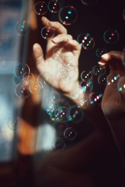 Blowing Bubbles, Soap Bubbles, Foto Art, 인물 사진, Pretty Pictures, Picture Perfect, Photo Inspiration, Photography Inspiration, Surrealism